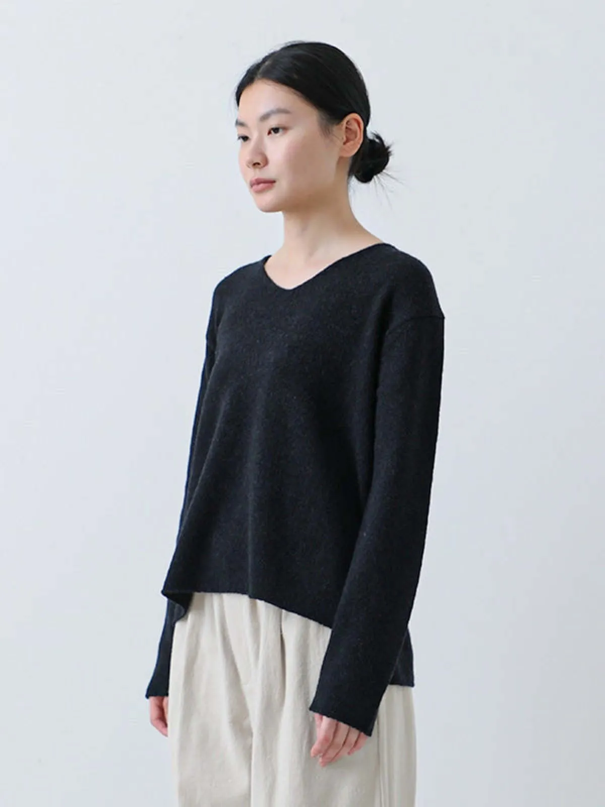 evam eva Wool/Silk V-neck Pullover - Charcoal