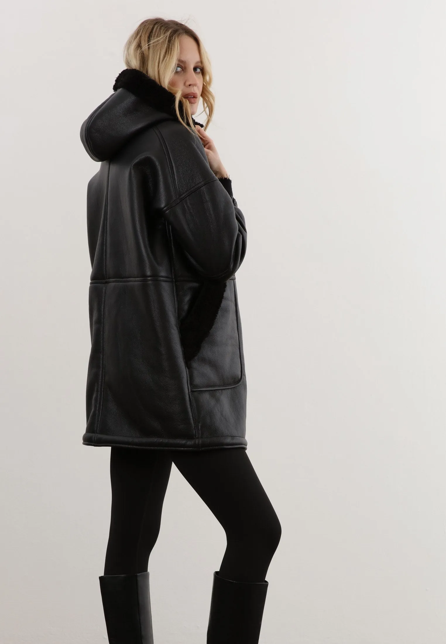 GLOBE COAT BLACK