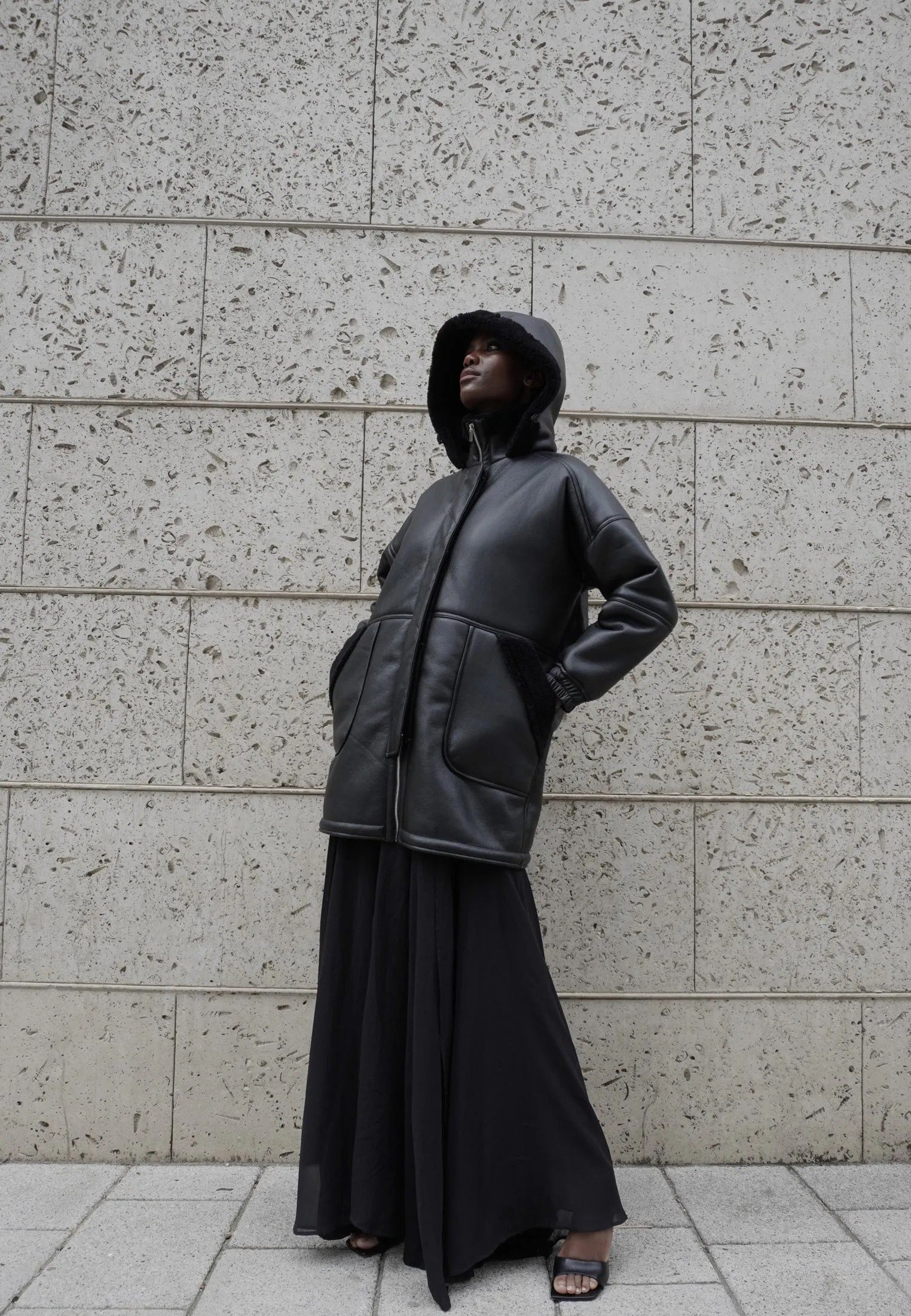 GLOBE COAT BLACK